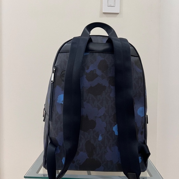 Michael Kors backpack - Picture 4 of 6